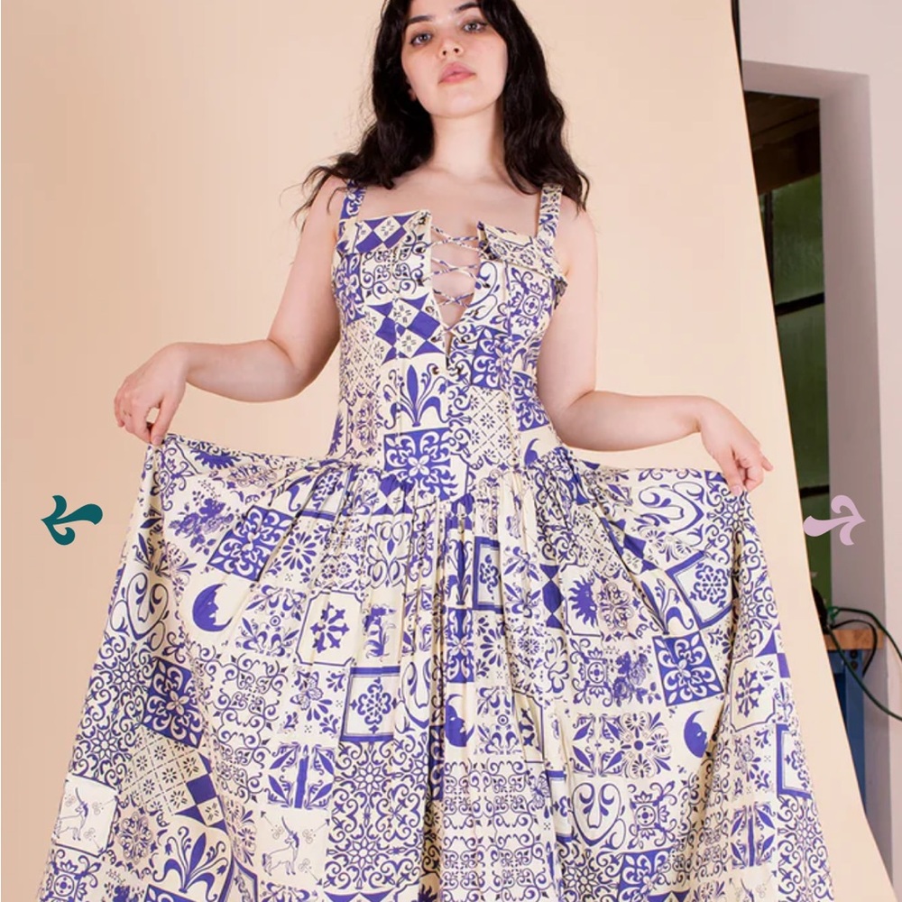 Samantha Pleet Shield Dress in Moon Tile